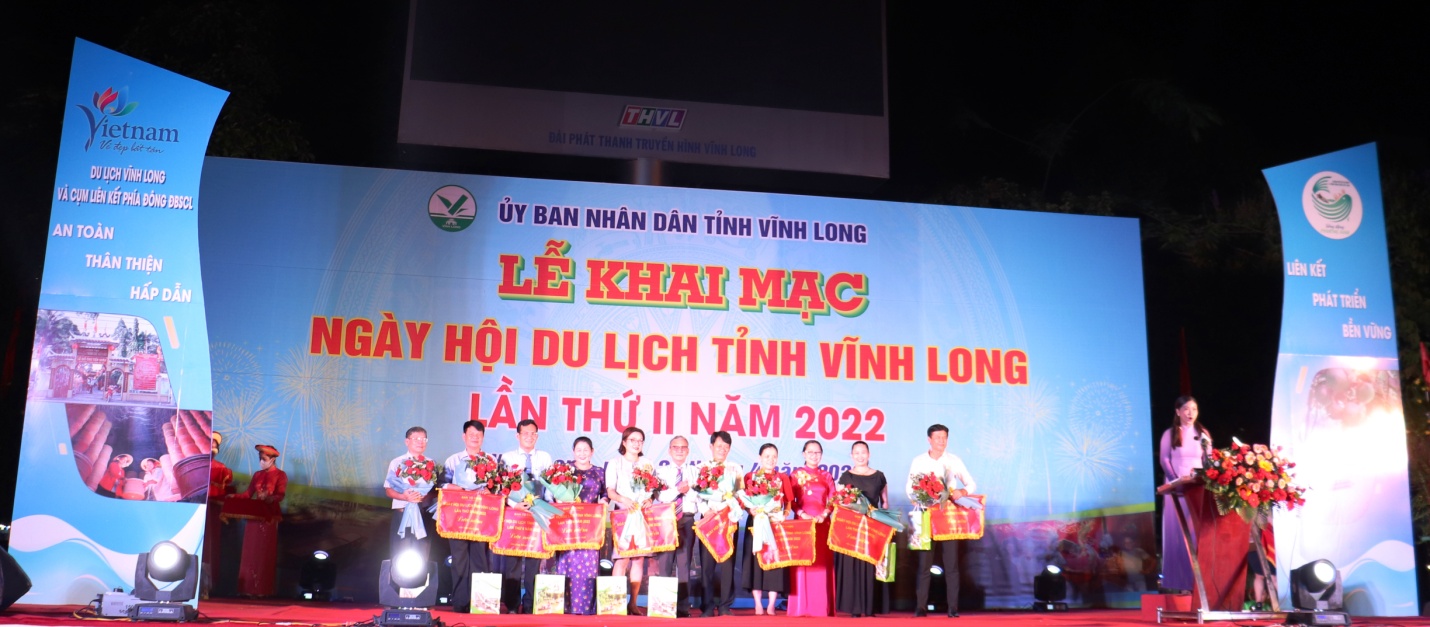 BEN TRE THAM GIA NGAY HOI DU LICH TINH VINH LONG LAN II - 2542022 (2).jpg